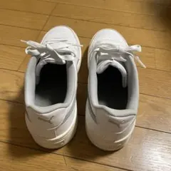 PUMA ホワイトレザー スニーカー