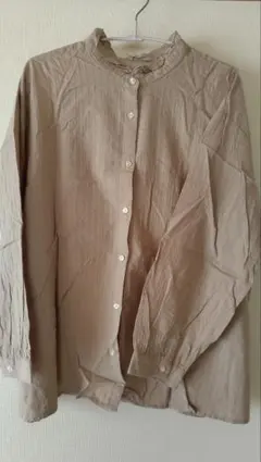 【Samansa Mos2】フリル付きスタンドカラー長袖シャツ