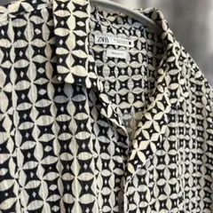 ZARA 幾何学模様 半袖シャツ レギュラーフィットのサムネイル
