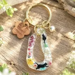 シルエット猫、押し花、革チャーム、淡水パール、レジン、キーホルダー(^_^)