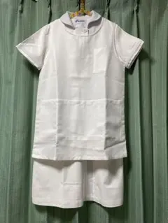 ナースリー白衣ワンピースＬ&エプロンＭとハイソックス２足セット