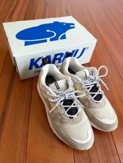 KARHU スニーカー ライトグレー 箱無し - メルカリ