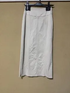 ホワイト タイトスカート ミモレ丈のサムネイル