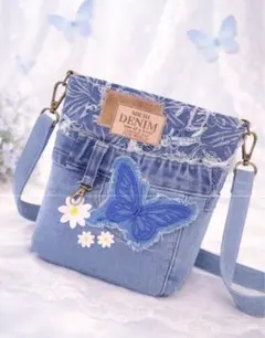 デニムリメイクバッグ　サコッシュ　蝶々