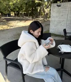 【新品未使用/タグ付き】CARLA / エコファーフードコート　ホワイト