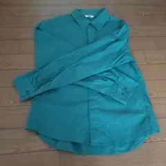 お値引きUNIQLO U グリーン 長袖シャツ S