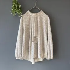 シップス［F］美品◎大人クラシカル◎日本製◎高級感◎薄手さらり◎総柄タイブラウス