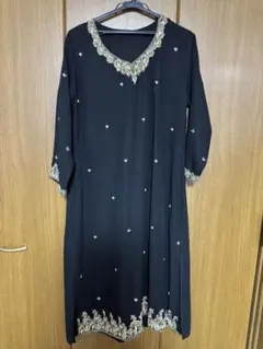 値下げ中　エレガント ブラックドレス ゴールド刺繍