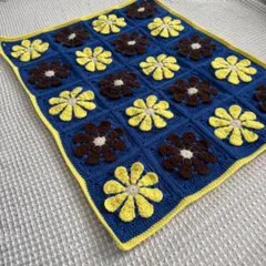 レトロポップなお花のブランケット｜北欧風 グラニースクエア 手編み