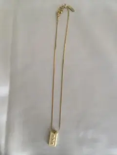 ゴールドカラー 長方形ペンダント ネックレス