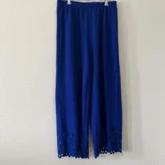 ワイドパンツ　花柄　穴あきデザイン　ブルー　Ｌ