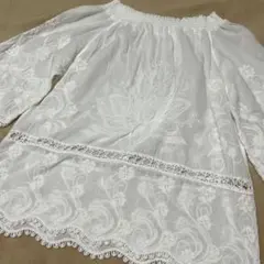 ［sandy］総刺繍ブラウス　オフショル　ホワイト　コットン100%のサムネイル