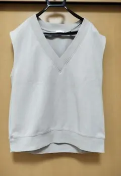 Gu Vネック スウェットベスト ベージュ