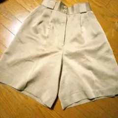 ベージュ系　ショートパンツ　ポリエステル　美品