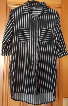 ストライプデザインの五分袖ロングシャツ