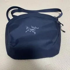 Arc'teryx ネイビー ショルダーバッグ　マンティス