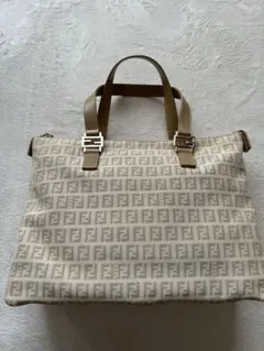 ☆値下☆FENDI ズッカ柄 トートバッグ ホワイト - メルカリ