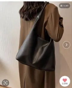 LA VORAGINE 大容量ショルダートート　ブラック