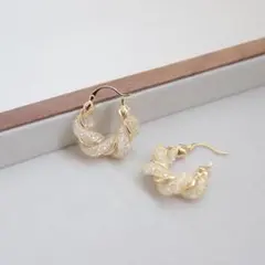 ピアス ゴールド フープ ジルコニア メッシュ ツイストデザイン