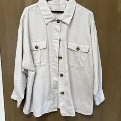 Heather クリーム色ボタン付き長袖シャツ