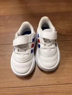 adidasスニーカー