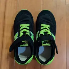 New Balance 373 キッズシューズ ブラック/グリーン18.5センチ