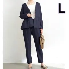パンツスーツ　セレモニースーツ　ペプラムジャケット　Vネック　ネイビー　上品