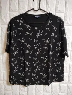 バーバリー ロンドン（BURBERRY LONDON）花柄　Tシャツ　黒　㉝
