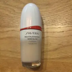 SHISEIDO 資生堂 エッセンス スキングロウ ファンデーション 220