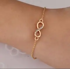 新品　インフィニティブレスレット ラインストーン付きゴールド色