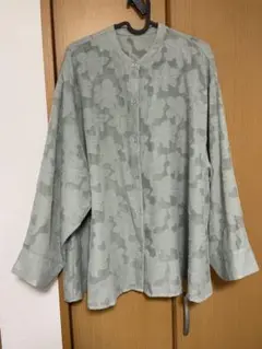 Chillfar 花柄 長袖シャツ　グリーン系のサムネイル