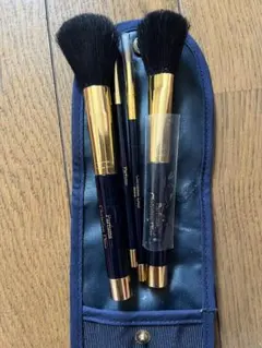 Dior⭐︎メイクブラシセット⭐︎2段ポーチ付き⭐︎非売品 2025年最新】diorメイクブラシの人気アイテム - メルカリ