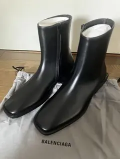 新品未使用　BALENCIAGA サイドジップ　ブーツ サイズ38のサムネイル
