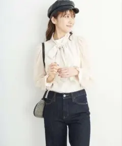 フリーズマート　オフホワイト　シアースリーブボウタイブラウス