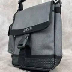 【良品✨】ブリー ショルダーバッグ 斜め掛け クロスボディ ロゴ グレー系のサムネイル
