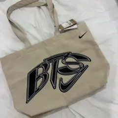 BTS Nike x BTS トートバッグ ナイキ 刺繍 D603 - メルカリ