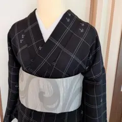 極上品黒地 正絹飛び柄小紋 袷 手縫い仕立てガード加工済み - メルカリ