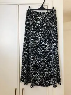 ♡ユニクロ♡ドット柄フレアスカート 水玉ロングスカート　黒白水玉　セレモニー