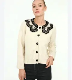 ZARA ビジュー襟付きクリーム色カーディガン