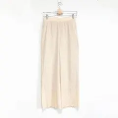 ［M］GU（ジーユー）の「ランダムシャーリングストレートパンツ」ベージュ