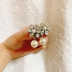 【華やか】ハンドメイド ビジュー＆大粒パール イヤリング 花モチーフ