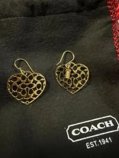 COACH ハート型透かしピアス ゴールド