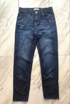 ユニクロ ジーンズ ストレートデニム スリムフィット