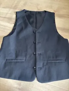 黒いキッズベスト フォーマル 前面ポケット付き 150-160