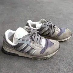 M*a様 adidas グレー スニーカー