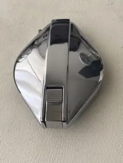 【新品】タンクキャップ　英国系旧車、カフェレーサーにFlip-up型のサムネイル