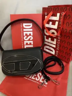 美品✨ディーゼル 近年　メタルDロゴ ムーンバックパック リュック 黒 2way 美品✨ディーゼル 近年 メタルDロゴ ムーンバックパック リュック 黒