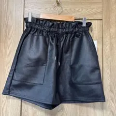 新品未使用　ブラックフェイクレザー　ショートパンツ