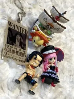 ONEPIECE ミニフィギュア　サウザンドサニー号　エース　ペローナ