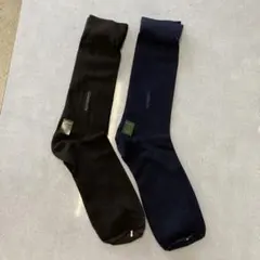 黒と紺のシンプルなソックス